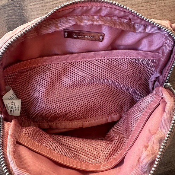 Lululemon Everywhere Belt Bag - Picture 2 of 6